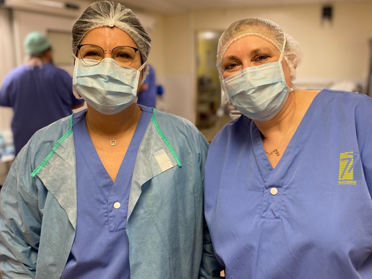 Corinne, Christelle, Cédric, aides soignants au bloc&nbsp;opératoire