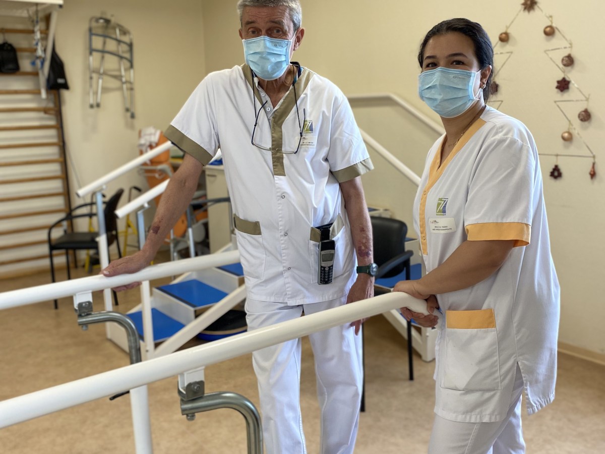 Jean Christophe et Dounia, kinésithérapeute et aide kinésithérapeute